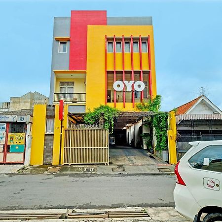 Oyo 389 スカイ ゲストハウス スマラン エクステリア 写真