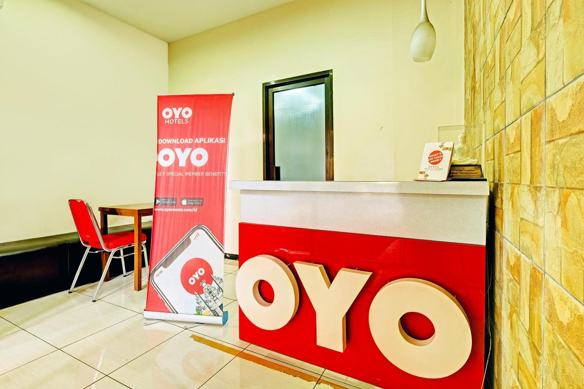 Oyo 389 スカイ ゲストハウス スマラン エクステリア 写真