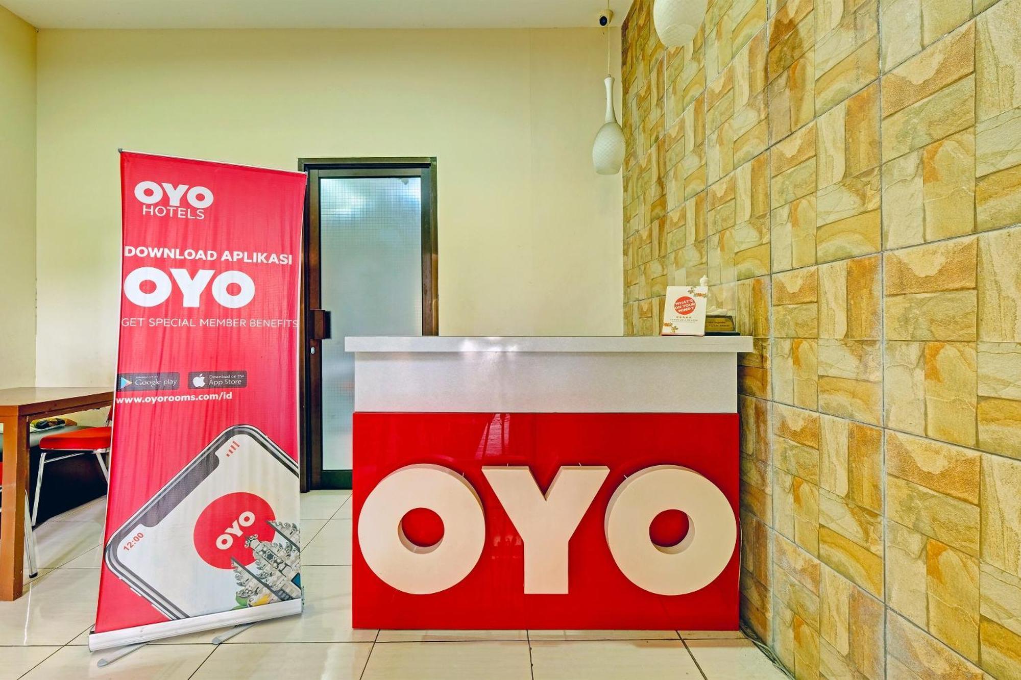 Oyo 389 スカイ ゲストハウス スマラン エクステリア 写真